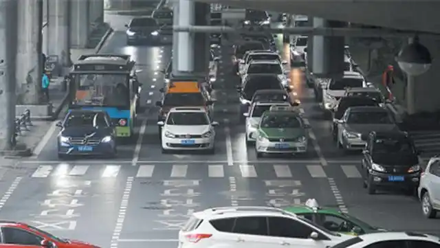 被泼水致冒烟车辆刚买3个月_欺诈赔偿_购车纠纷