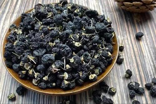 长期喝黑枸杞皮肤好得不得了_黑枸杞花青素功效_黑枸杞饮用方法