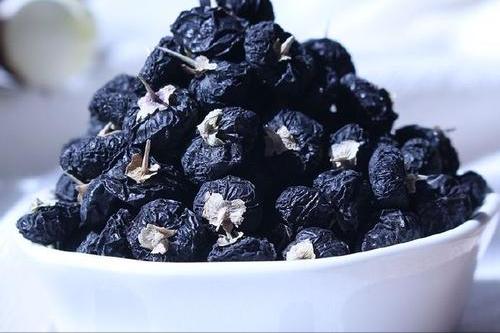 长期喝黑枸杞皮肤好得不得了_黑枸杞饮用方法_黑枸杞花青素功效