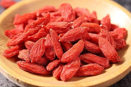 长期喝黑枸杞皮肤好得不得了_黑枸杞花青素功效_黑枸杞饮用方法