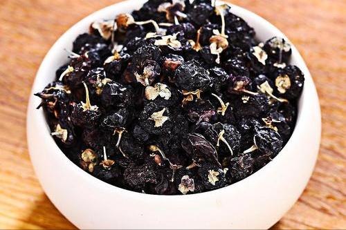 黑枸杞饮用方法_黑枸杞花青素功效_长期喝黑枸杞皮肤好得不得了