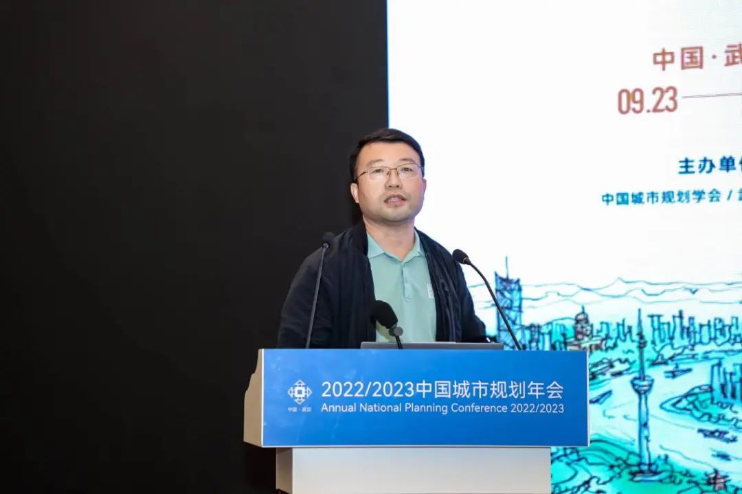 城市建成环境与人类活动_生态系统的功能是什么_城市蓝绿空间生态效应