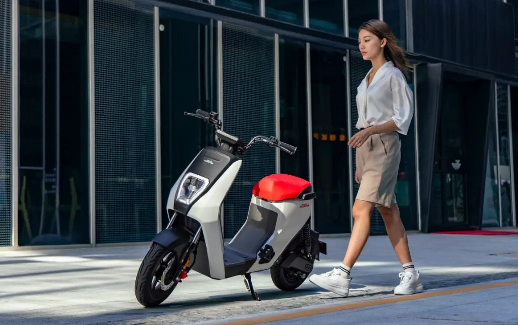 电动车石墨烯电池与铅酸电池区别_石墨烯电池是否真的比铅酸电池好_电动车石墨烯电池