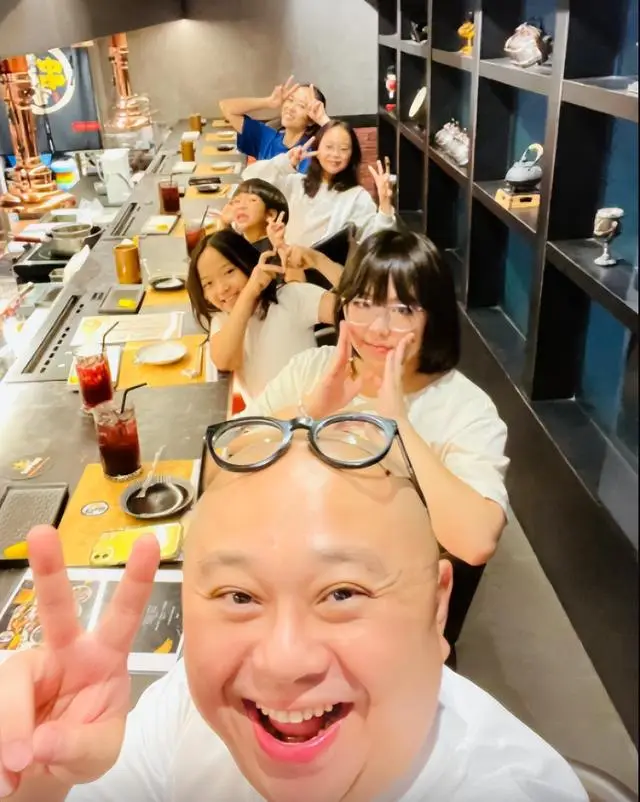 林盛斌 婚礼主持_林盛斌女儿林霏儿_林霏儿成熟装扮