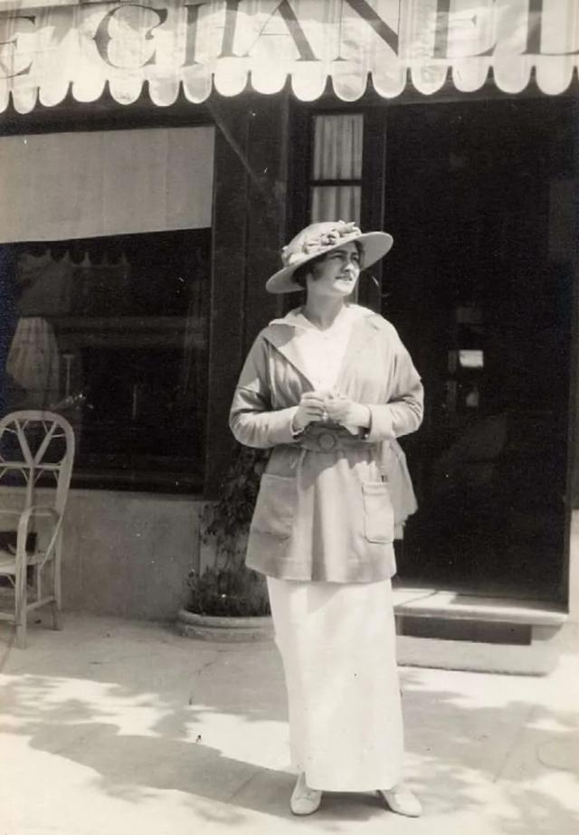 香奈儿经典台词_chanel最新广告大片解析_chanel涨价经典手袋价格分析