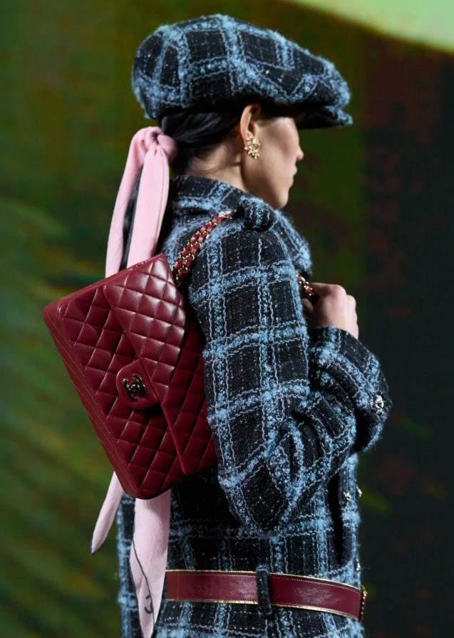 chanel涨价经典手袋价格分析_香奈儿经典台词_chanel最新广告大片解析