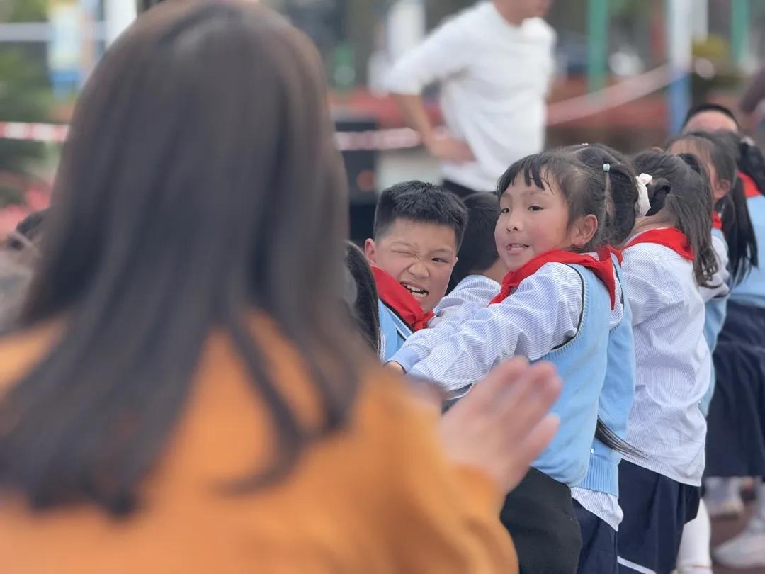 阳光运动 快乐成长_运动会开幕式_小学校运会通讯稿100字