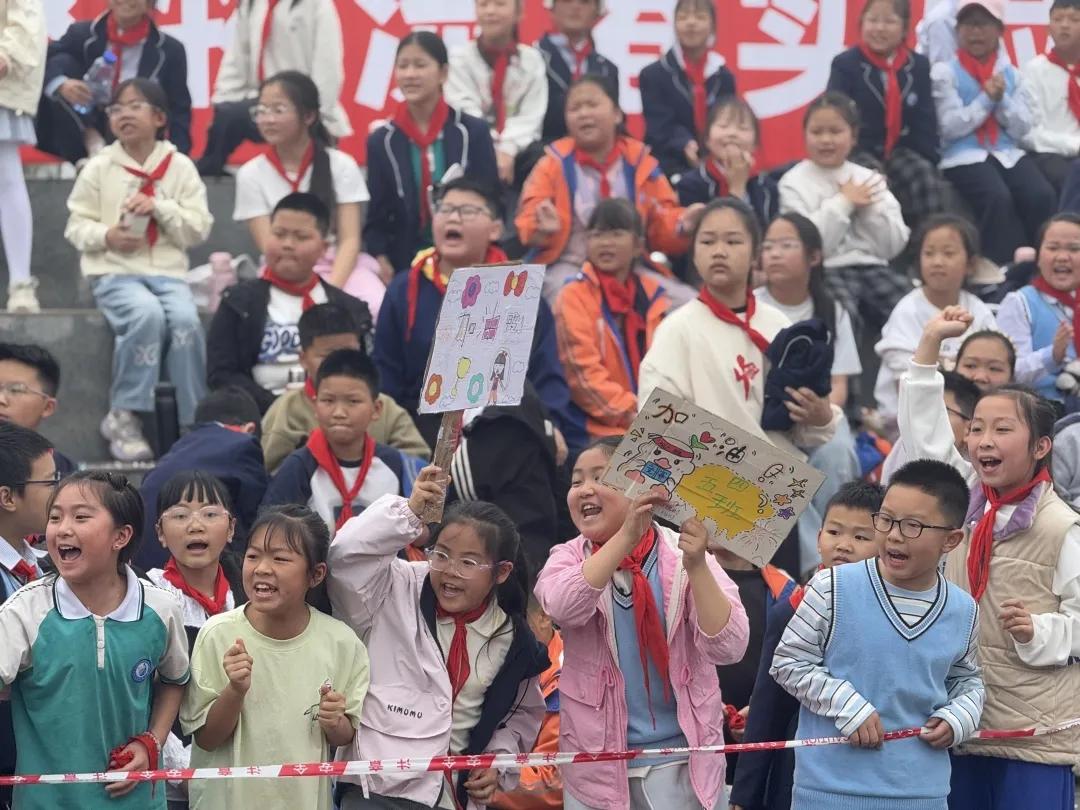 阳光运动 快乐成长_小学校运会通讯稿100字_运动会开幕式