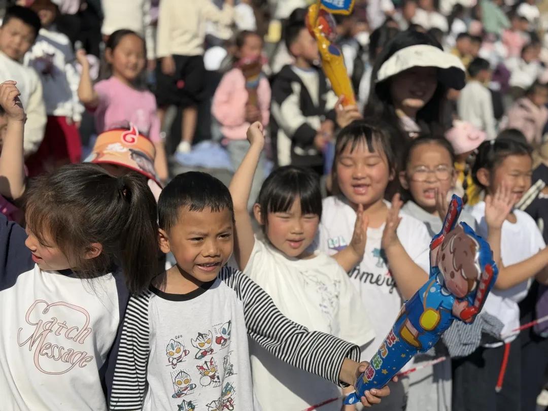 阳光运动 快乐成长_小学校运会通讯稿100字_运动会开幕式