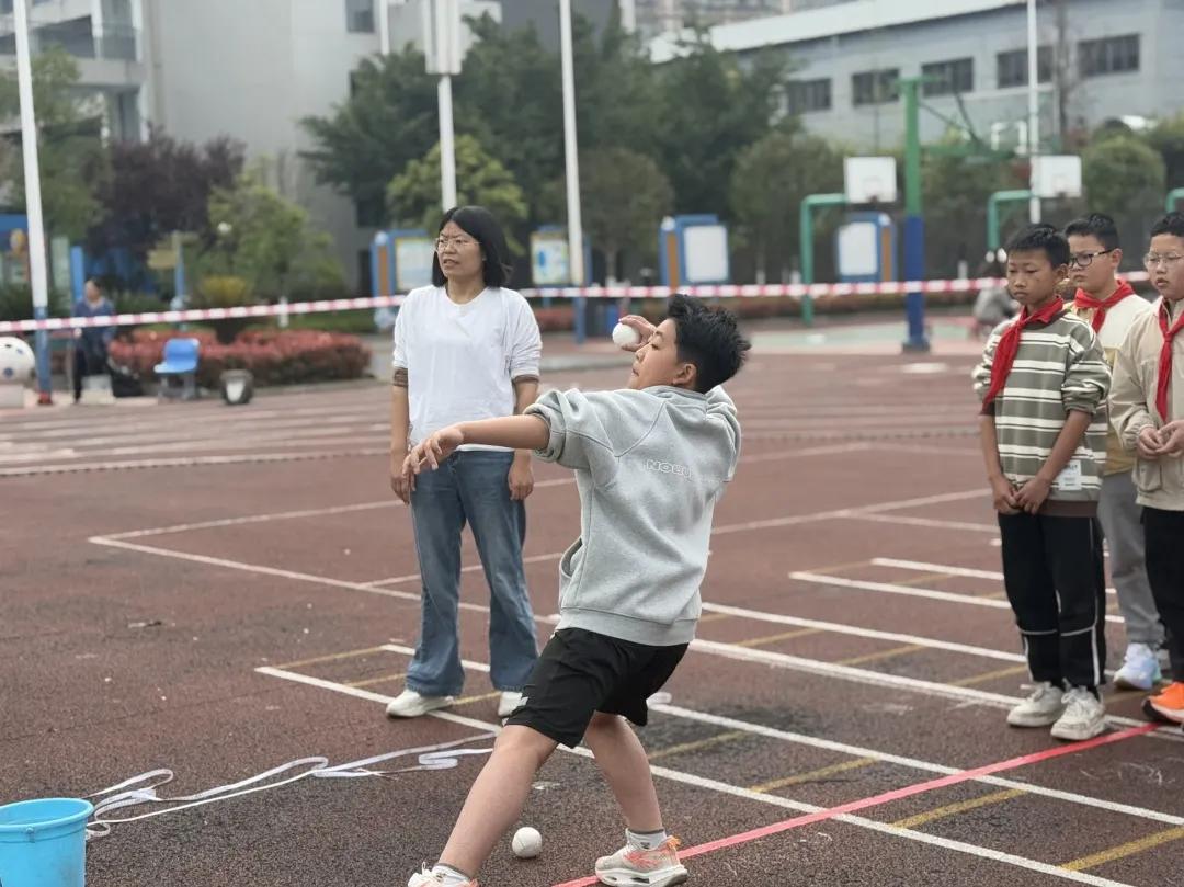 阳光运动 快乐成长_运动会开幕式_小学校运会通讯稿100字