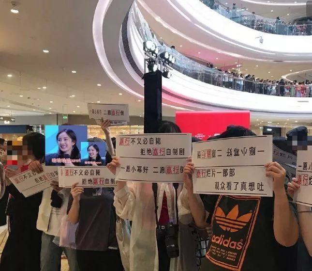 杨幂评价赵丽颖_赵丽颖复出 有翡 王一博转型困境