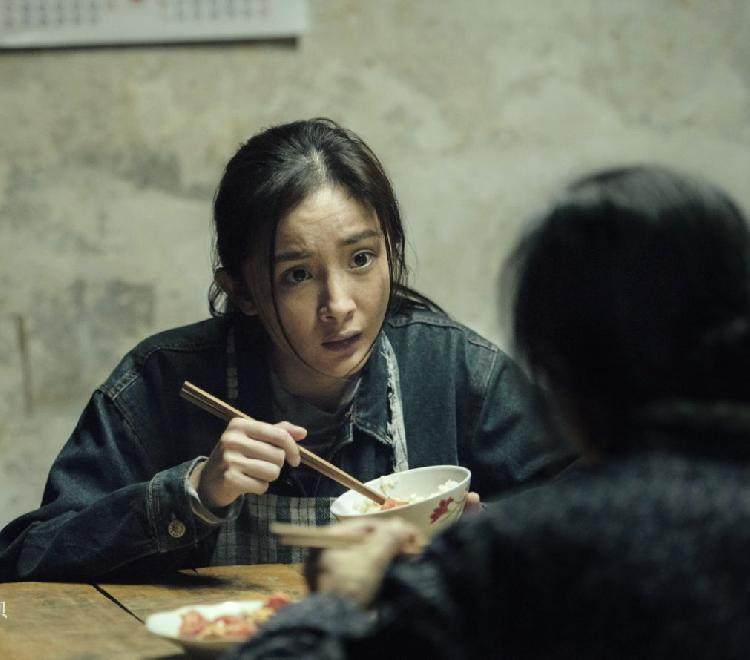 杨幂评价赵丽颖_赵丽颖复出 有翡 王一博转型困境