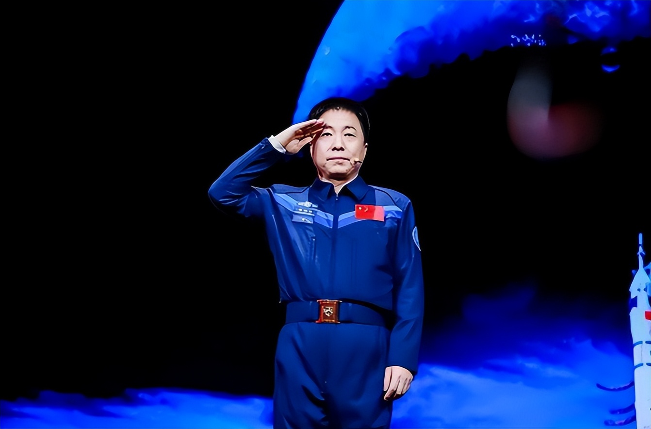 刘洋 太空女宇航员 丈夫支持_空军飞行员的妻子