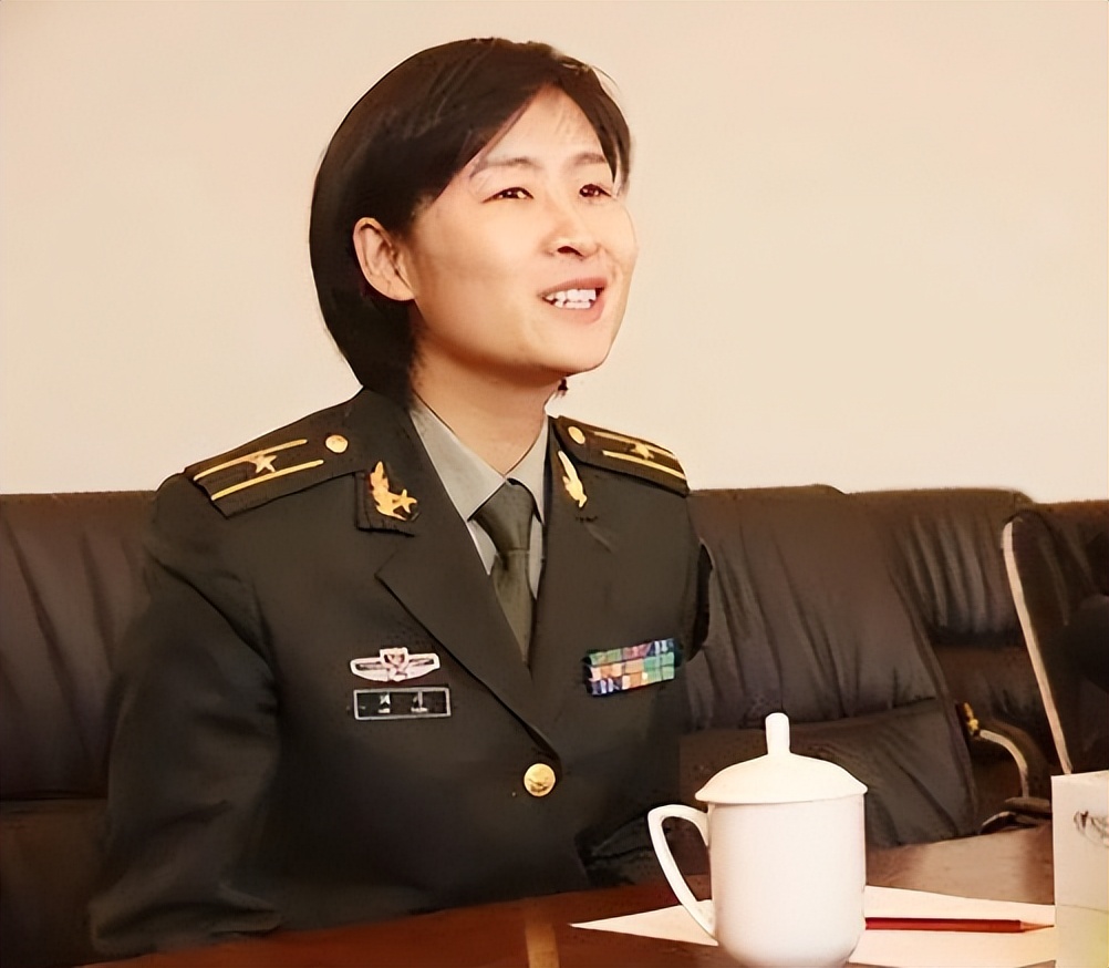 刘洋 太空女宇航员 丈夫支持_空军飞行员的妻子