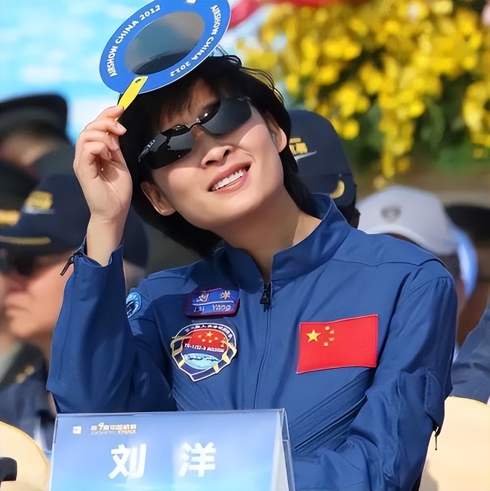 刘洋 太空女宇航员 丈夫支持_空军飞行员的妻子
