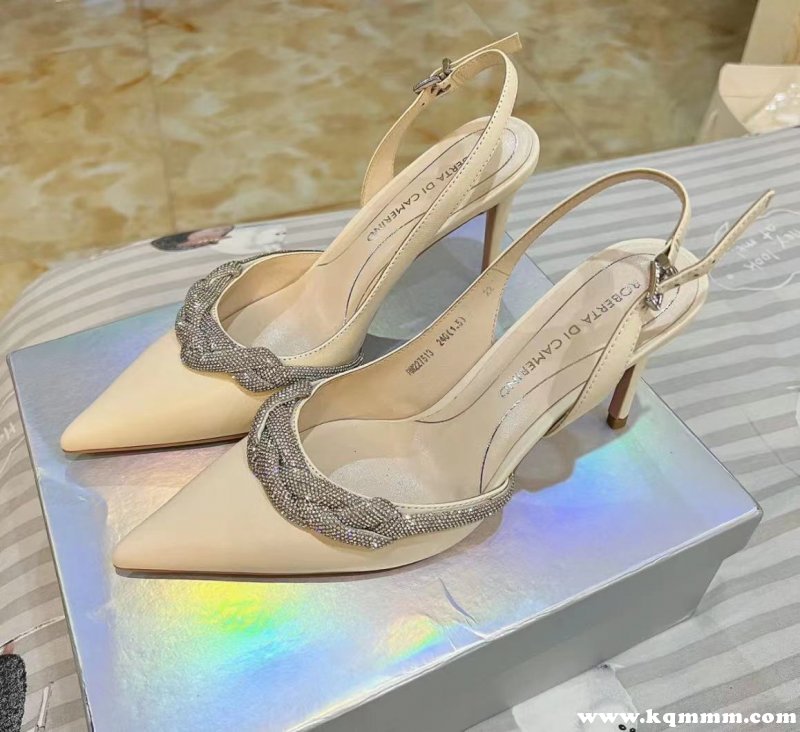 哪个牌子的鞋子会发光_高端高跟鞋品牌排行榜_意大利高跟鞋品牌推荐