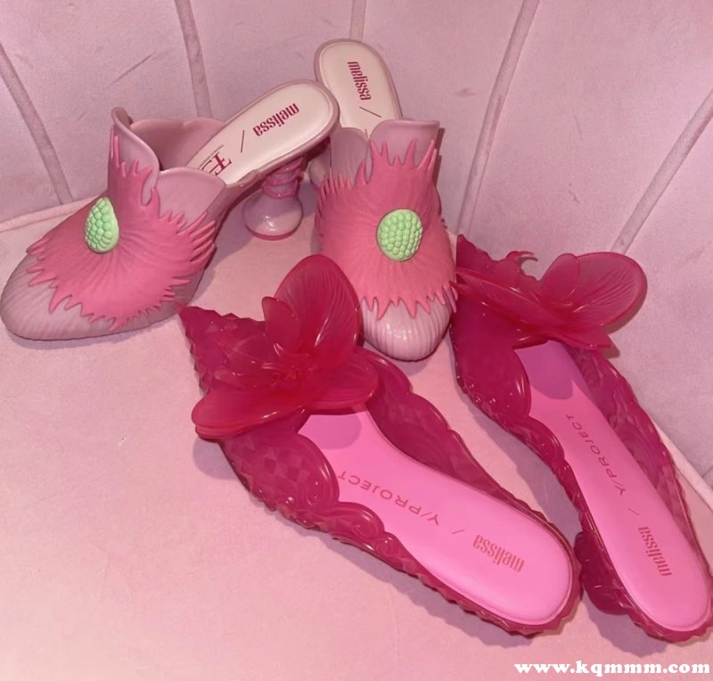 哪个牌子的鞋子会发光_意大利高跟鞋品牌推荐_高端高跟鞋品牌排行榜