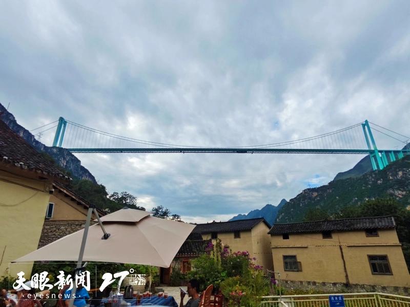 贵州国庆旅游_贵州花江峡谷大桥旅游_贵州桥旅融合景区推荐