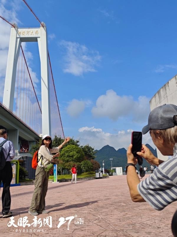 贵州花江峡谷大桥旅游_贵州国庆旅游_贵州桥旅融合景区推荐