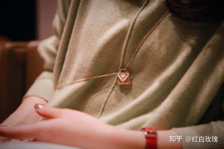 女士箱包海报_剑桥包品牌及特点_不同形状的女包款式