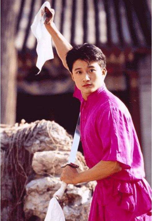 吴京 早年经历_吴京 逆袭故事_吴京狼牙炒菜