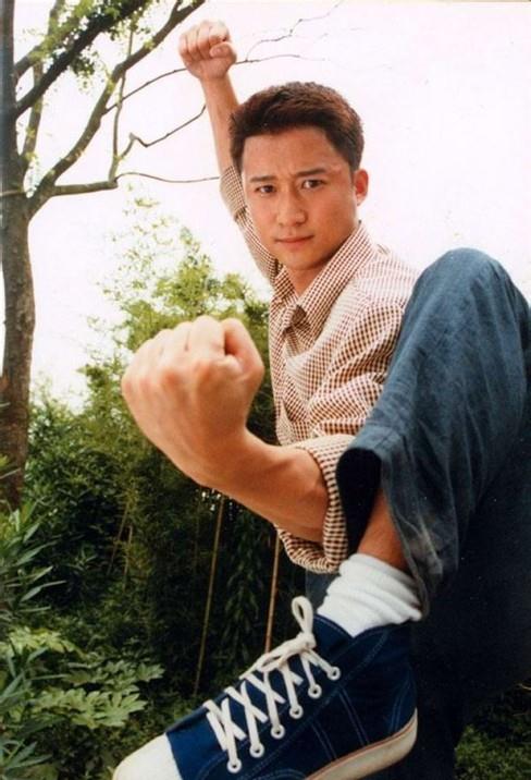 吴京 早年经历_吴京 逆袭故事_吴京狼牙炒菜