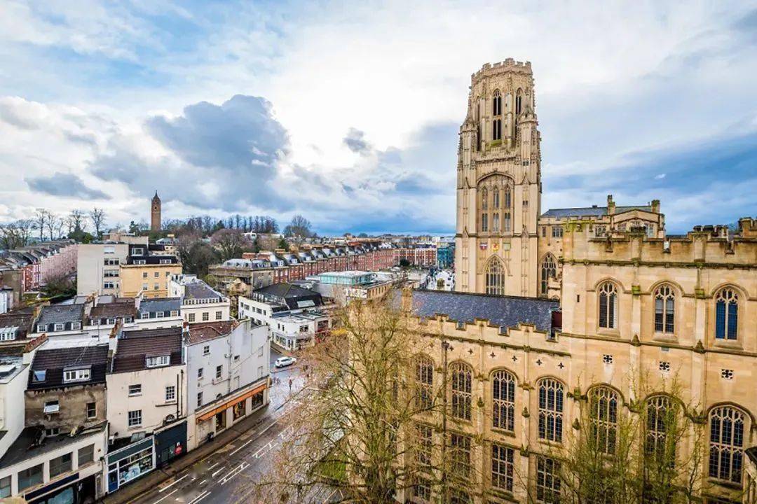 英国大学艺术设计专业排名_伦敦艺术大学怎么样_英国顶尖大学艺术设计专业申请要求