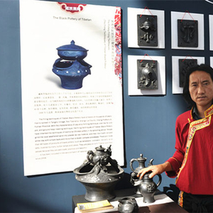 藏族黑陶技艺传承人当珍批初_尼西黑陶国家级非物质文化遗产_尼西黑陶茶具