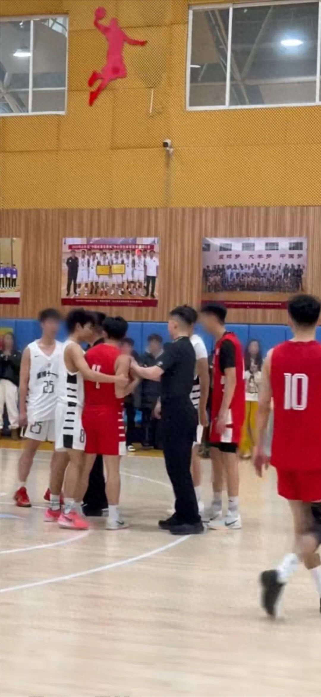 淄博十一中潍坊一中冲突_2026淄博十一中_耐克高中篮球联赛山东赛区家长冲突