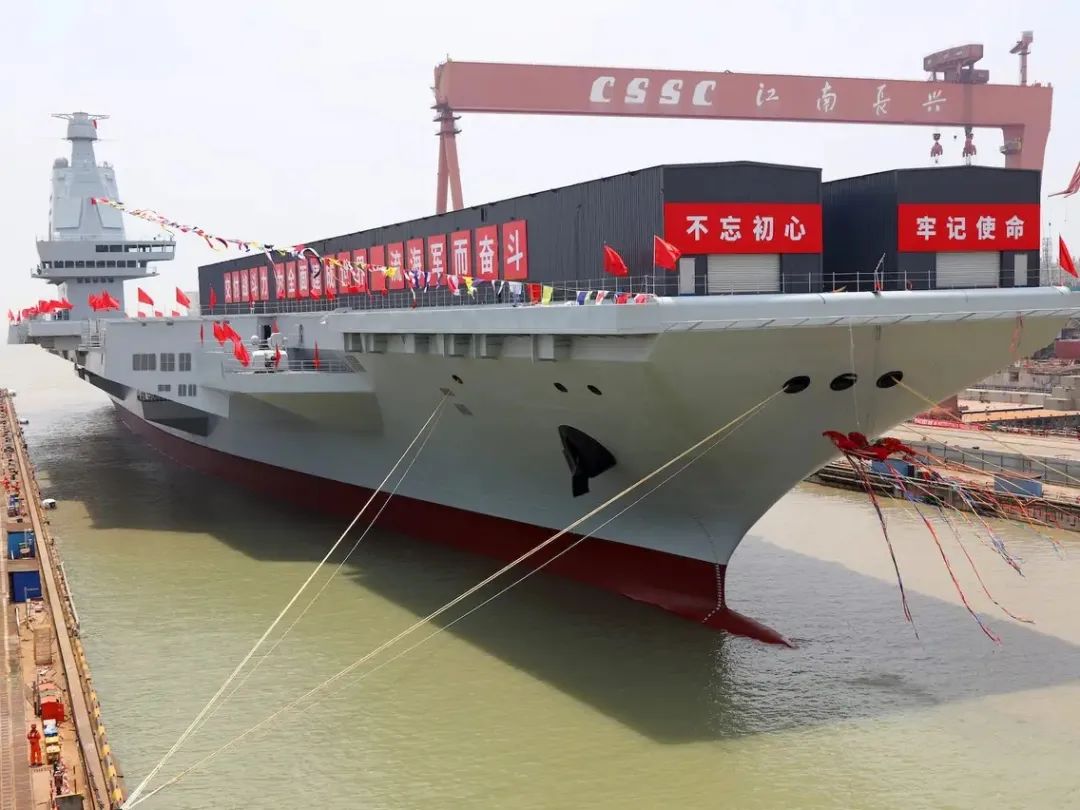 中国海军004型航空母舰设计构型_中国造航母最新图片_中国海军003型航空母舰福建舰试航