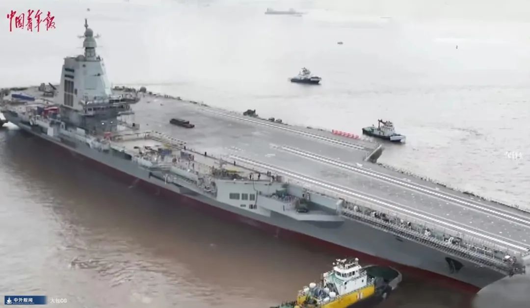 中国造航母最新图片_福建号航母系泊试验_福建号航母电磁弹射器安装