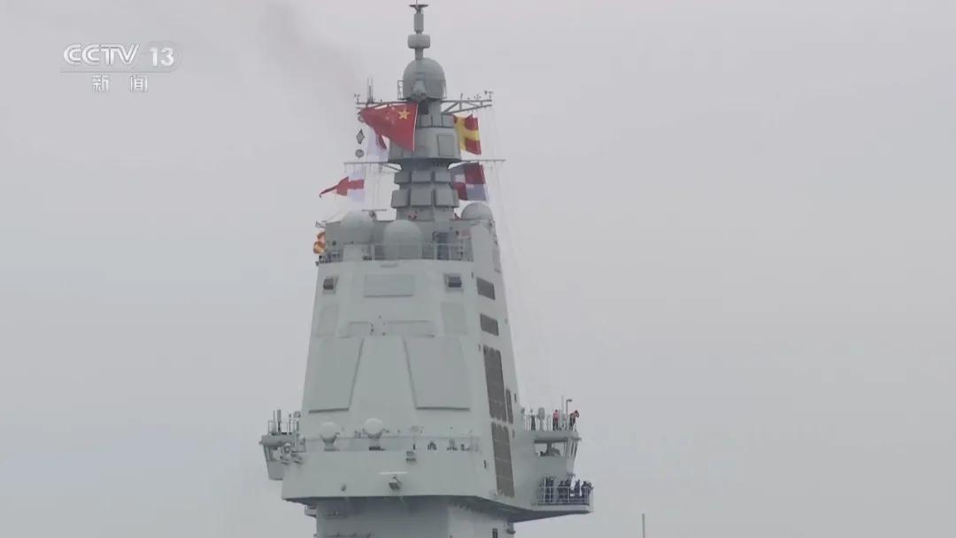 中国造航母最新图片_福建舰航母电磁弹射器试航_中国海军福建舰首次海上试航