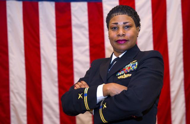 美国海军准尉军衔识别_美国陆军准尉军衔标志_美国海军军衔肩章