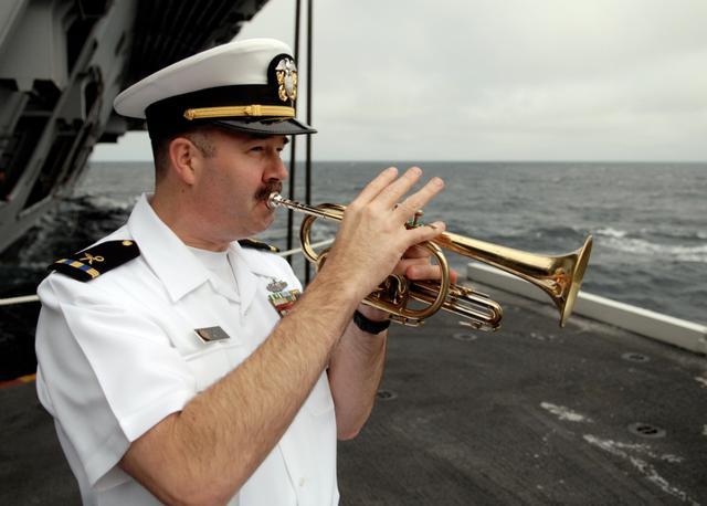 美国海军军衔肩章_美国陆军准尉军衔标志_美国海军准尉军衔识别