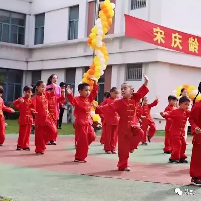 陆毅鲍蕾女儿庆生_陆毅鲍蕾二胎疑曝光_贝儿9岁生日