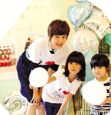 陆毅鲍蕾二胎疑曝光_明星晒二宝_二宝正面照曝光