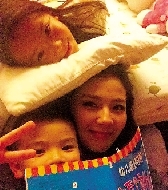 陆毅鲍蕾二胎疑曝光_明星晒二宝_二宝正面照曝光