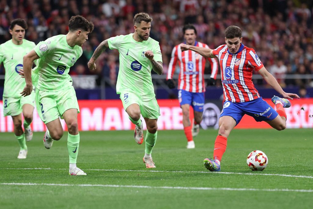 马竞本赛季遭遇三线挫败分析_燃尽！巴萨3-0马竞 创国王杯纪录仍无缘逆转_马竞国王杯半决赛次回合0比1负巴萨