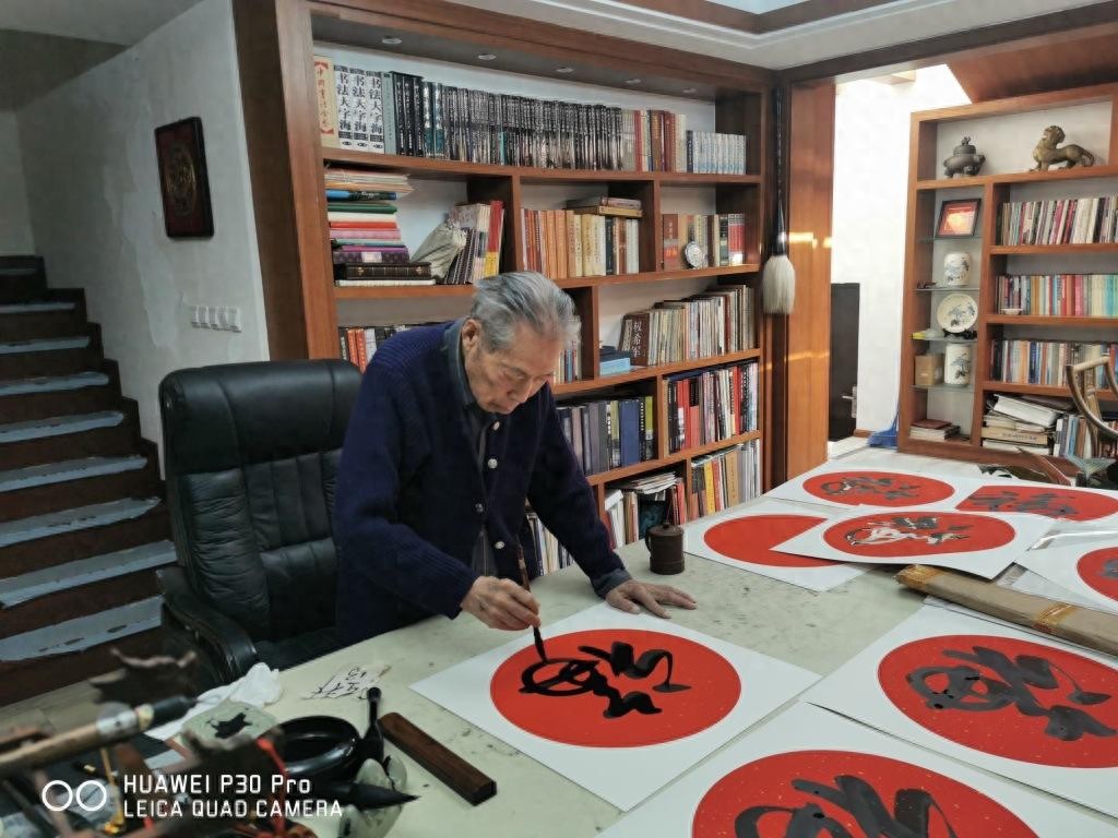 中国书法家协会第二届理事邱零先生_有名的古代书法家_当代著名书法家邱零先生