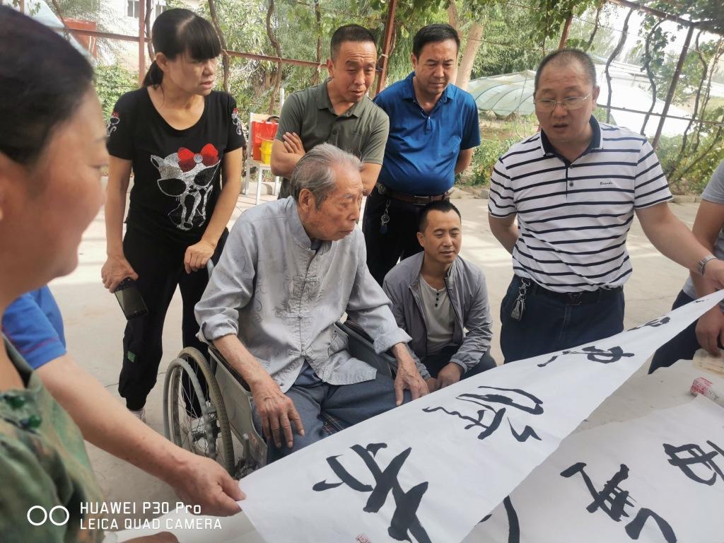 中国书法家协会第二届理事邱零先生_当代著名书法家邱零先生_有名的古代书法家