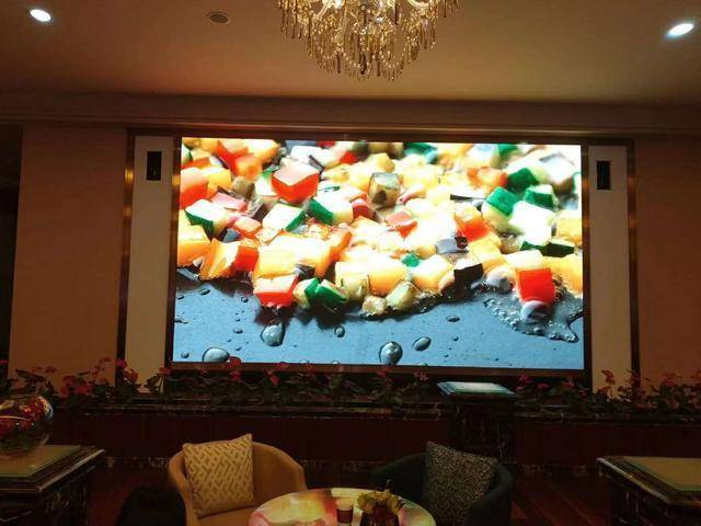 P2.5和P3点间距对比_室内LED显示屏P2.5与P3区别_投资全彩led广告屏