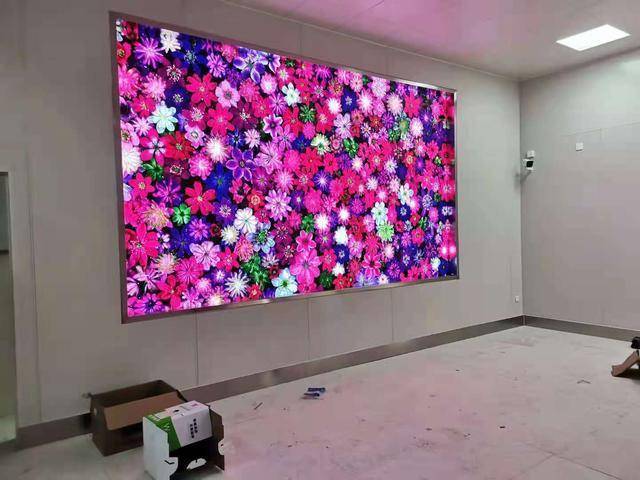 室内LED显示屏P2.5与P3区别_P2.5和P3点间距对比_投资全彩led广告屏