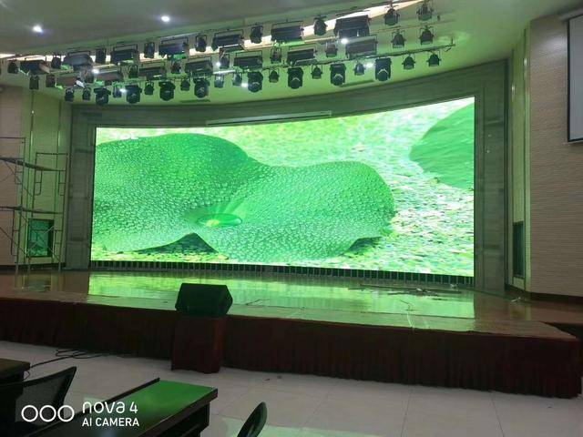 室内LED显示屏P2.5与P3区别_P2.5和P3点间距对比_投资全彩led广告屏