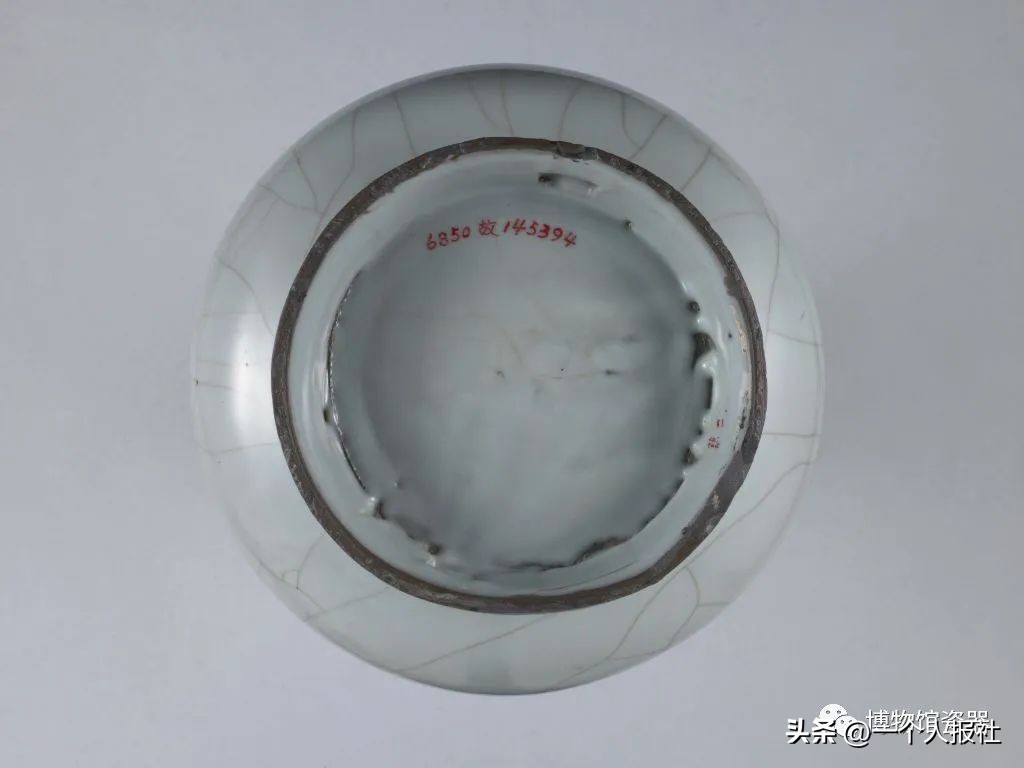 宋代官窑瓷器底部特征_官窑青釉蒜头瓶_宋代官窑青釉盏托