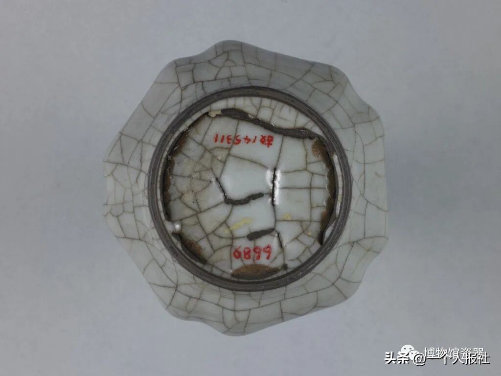 宋代官窑瓷器底部特征_宋代官窑青釉盏托_官窑青釉蒜头瓶