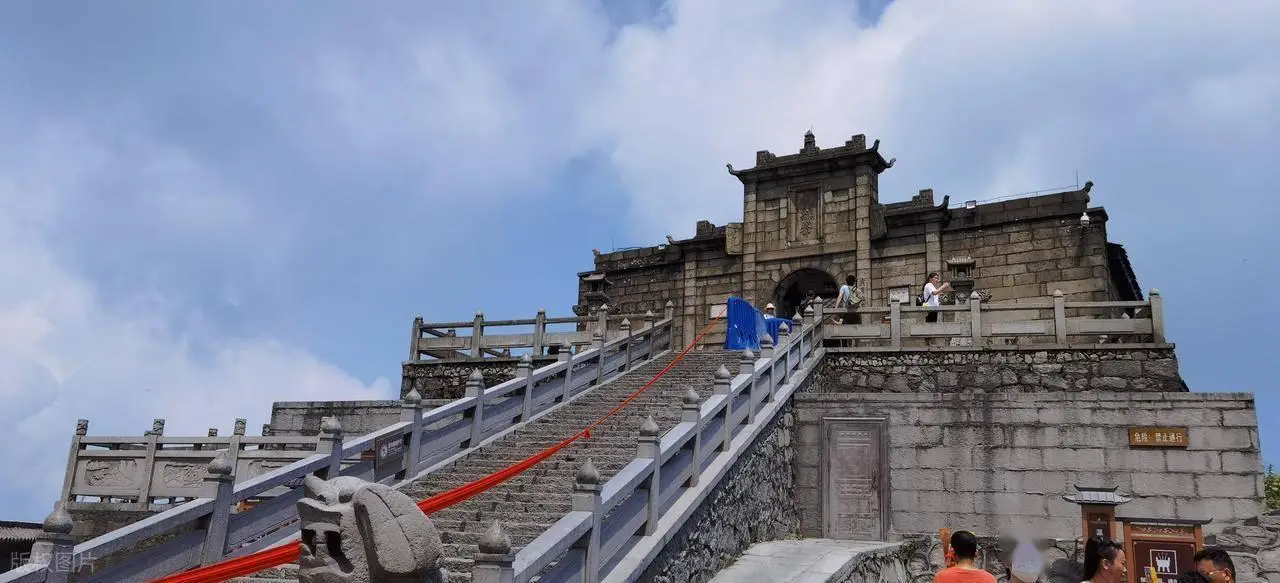 湖南旅游景点推荐_湖南都市直播_张家界国家森林公园攻略