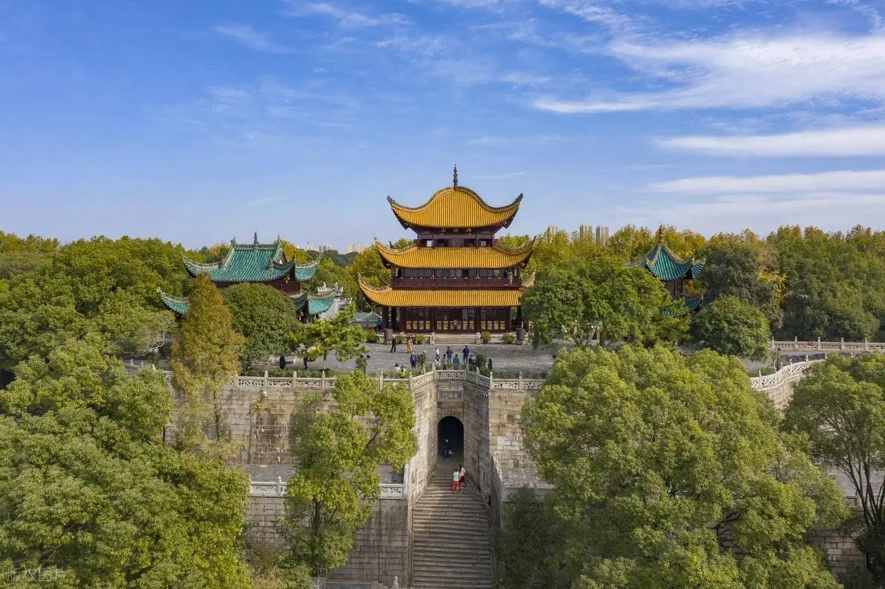 湖南都市直播_湖南旅游景点推荐_张家界国家森林公园攻略