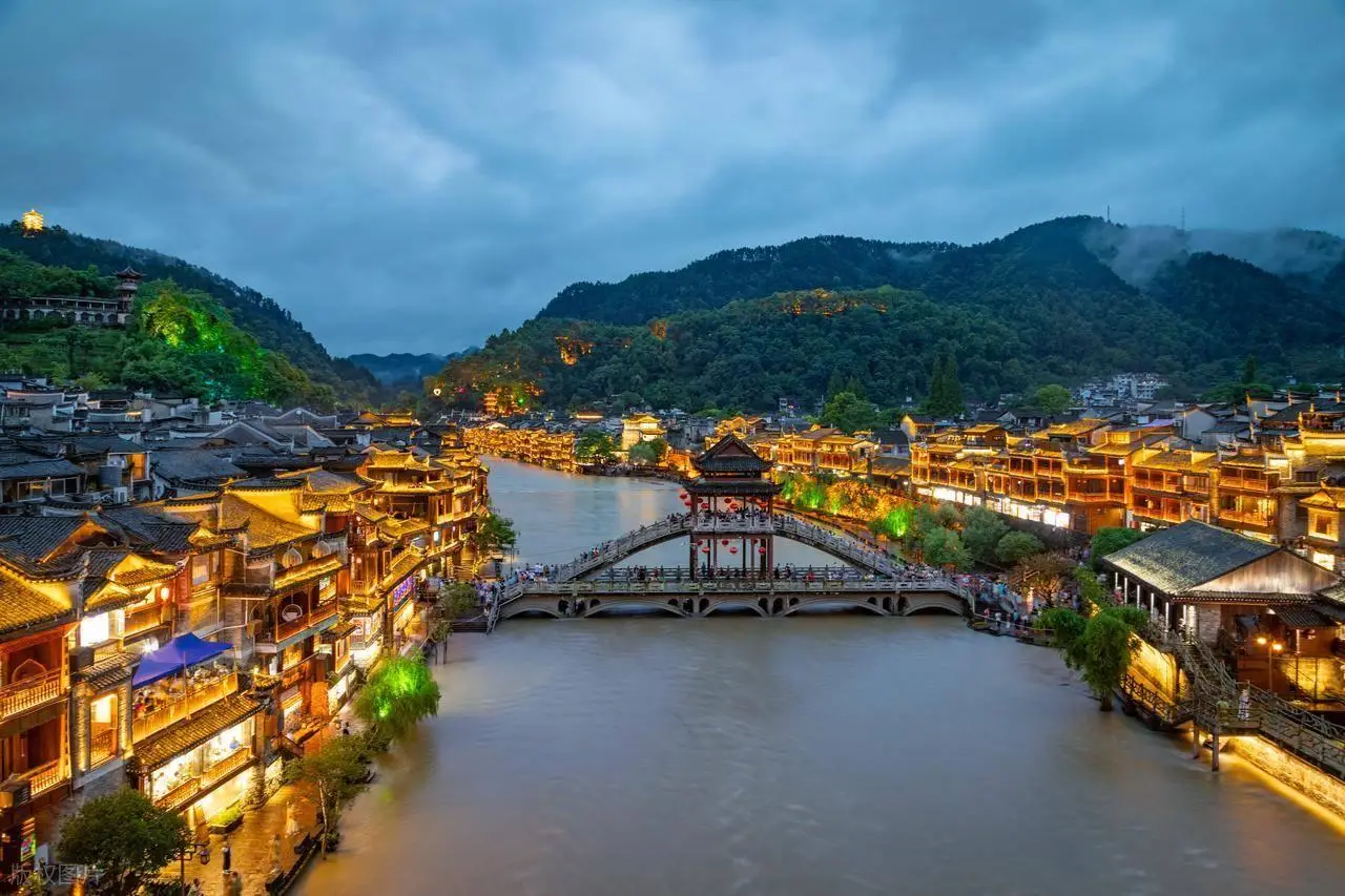 湖南都市直播_张家界国家森林公园攻略_湖南旅游景点推荐