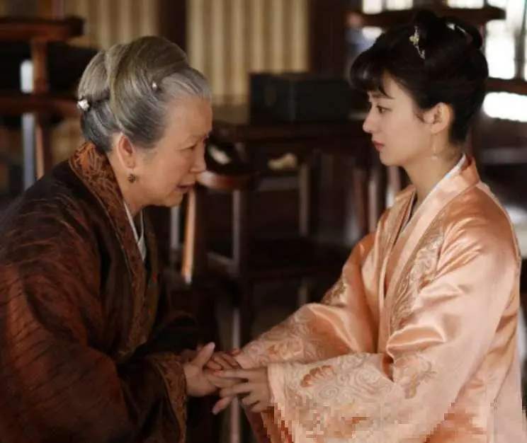 赵丽颖农村女孩逆袭_赵丽颖金鹰女神评选_赵丽颖家庭资料