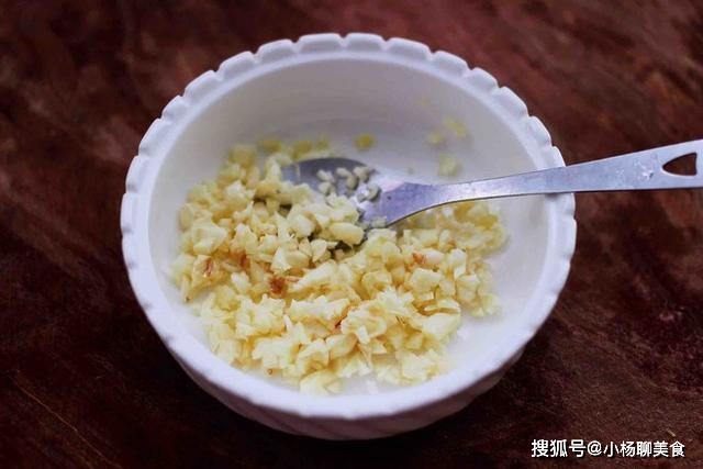 香煎海鲫鱼做法_海鲫鱼营养价值淡水鱼的种类图片_香煎海鲫鱼营养价值